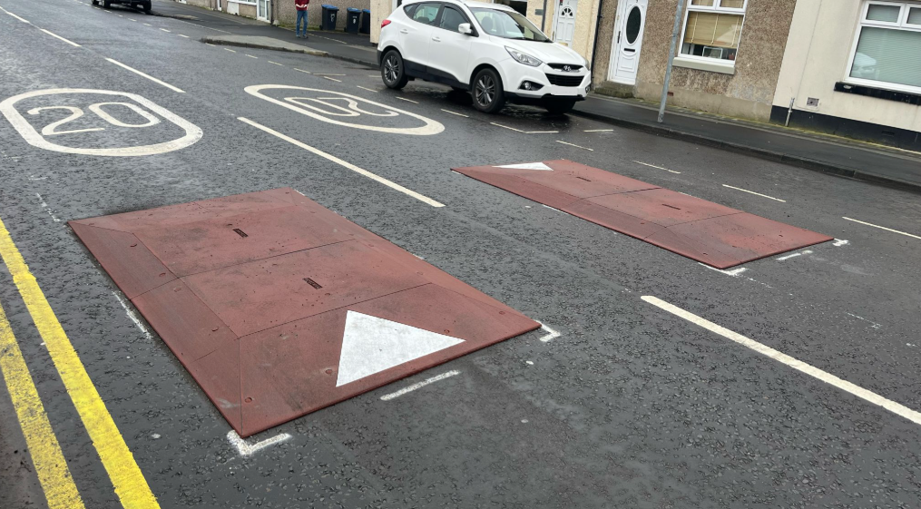 Speed cushions and roundel markings