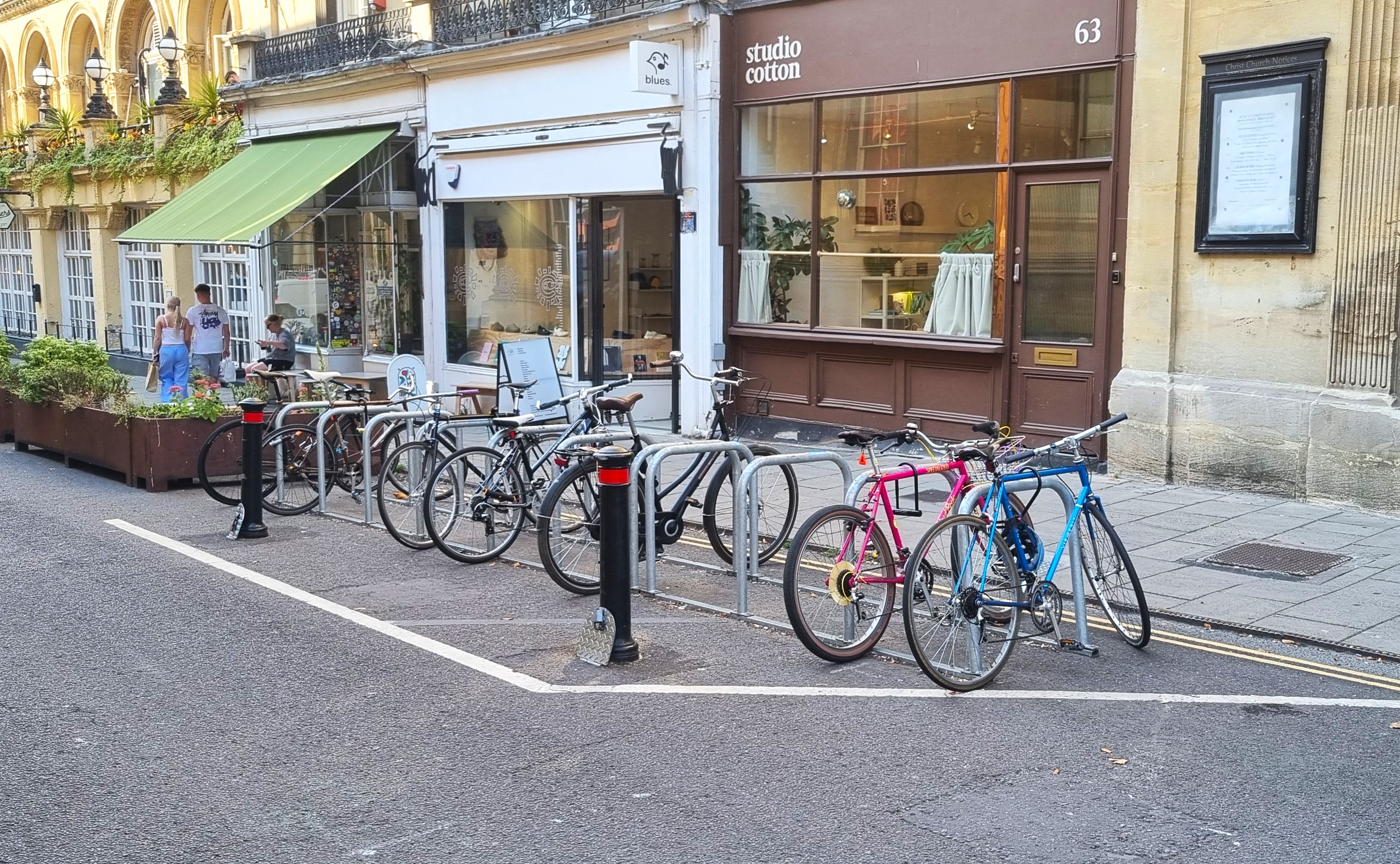 Illustrative image cycle parking using Sheffield stands. This is fully described in the text above.
