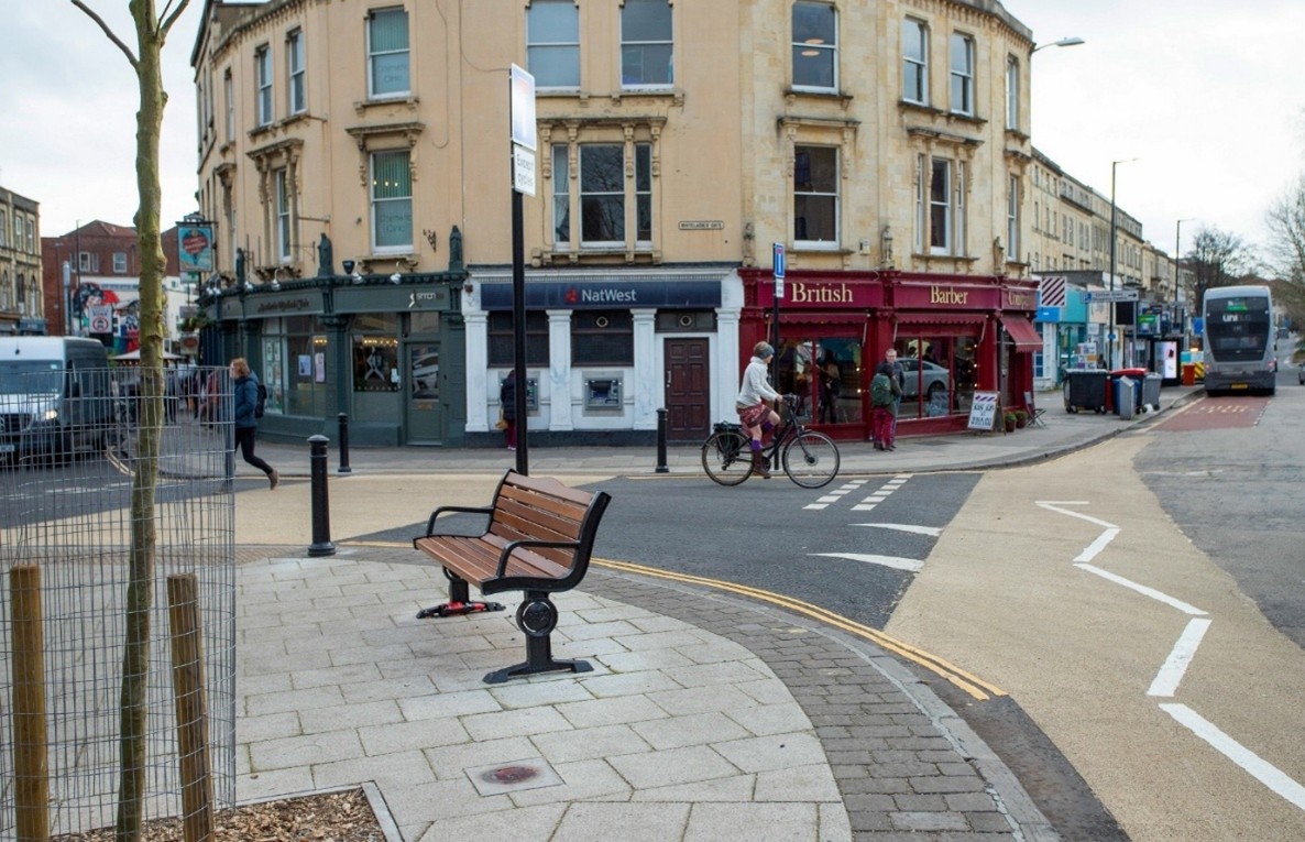 Illustrative photo of seating on a high street. This is fully described in the text above.